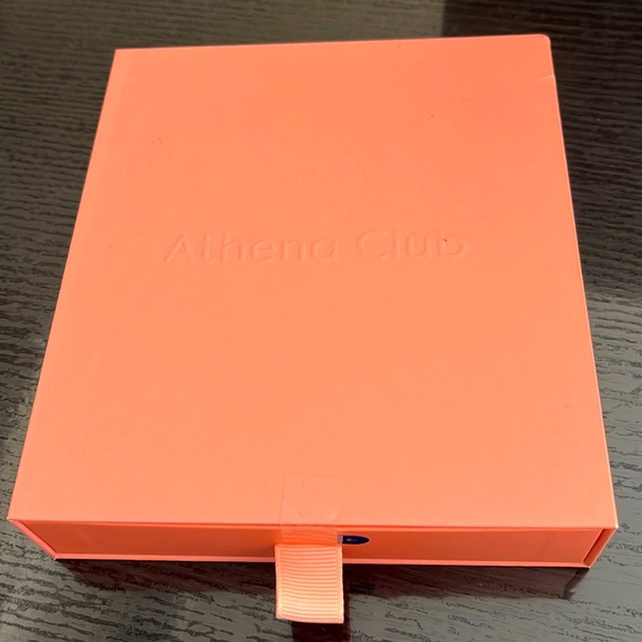 Smooth operator. NIB/NWT - Picture 2 of 2